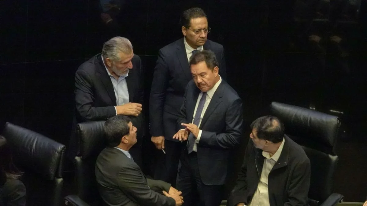 La sesión del Senado se encendió ante la discusión del caso de Vector Casa de Bolsa y otros dos bancos, señalados en EU por lavado de dinero.