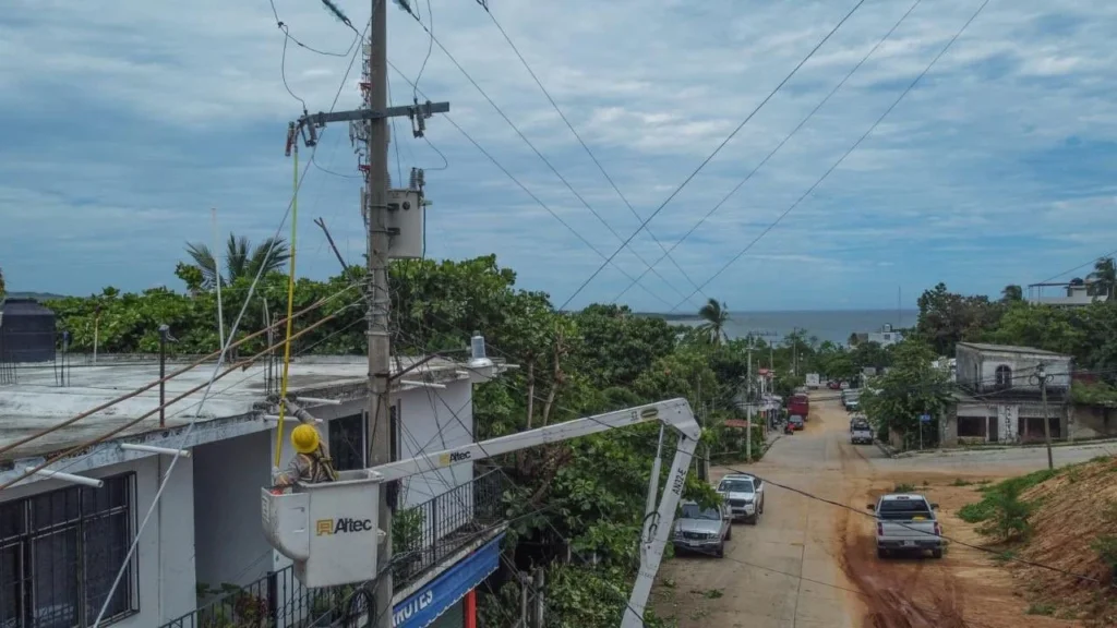 CFE informó que ha restablecido un 78.1% la electricidad