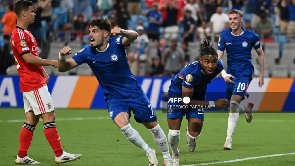 En un duelo de octavos de final, Chelsea pasó sobre el Benfica con cuatro goles, obteniendo el pase a cuartos del Mundial de Clubes.