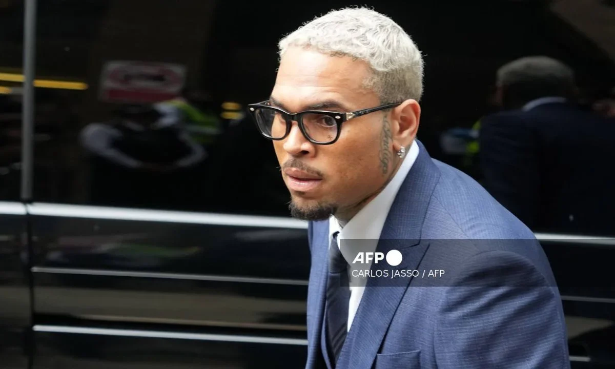El cantante de R&B, Chris Brown, se declaró no culpable ante un tribunal de Londres, en un caso de agresión contra un productor en Londres.