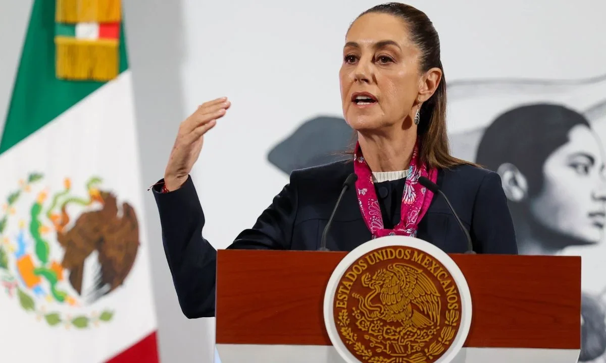 Cierre del estrecho de Ormuz podría afectar la gasolina mexicana: Sheinbaum