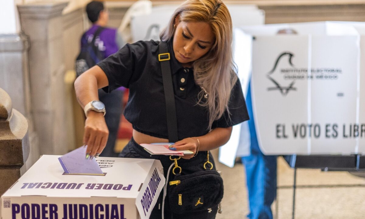 Entre 10 y 20 minutos tardan los ciudadanos en emitir voto