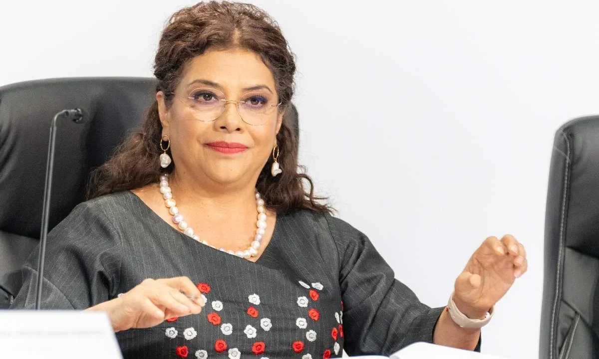 La Jefa de Gobierno de la CDMX, Clara Brugada, anunció una iniciativa para regular a franeleros.