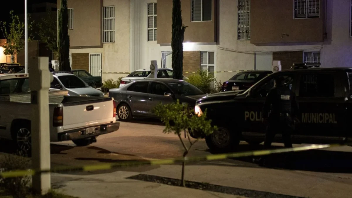 Fiscalía del Estado de México indaga el homicidio de una familia en una casa en Tecámac.