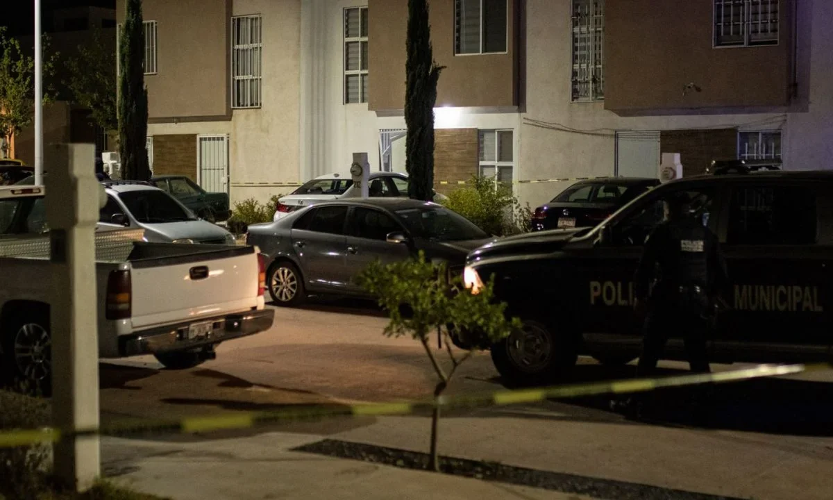 Fiscalía del Estado de México indaga el homicidio de una familia en una casa en Tecámac.