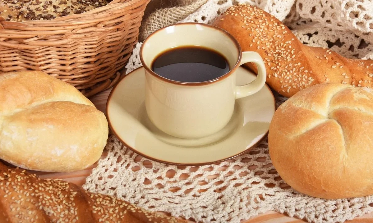 En cualquier punto del día el café siempre es buena compañía. Puedes tomarlo en la mañana o hasta durante el desarrollo de alguna de tus actividades a lo largo del día.
