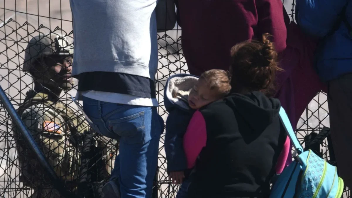 La SRE condenó los operativos llevados a cabo por el ICE en Los Ángeles, California, que resultaron en la detención de migrantes mexicanos.