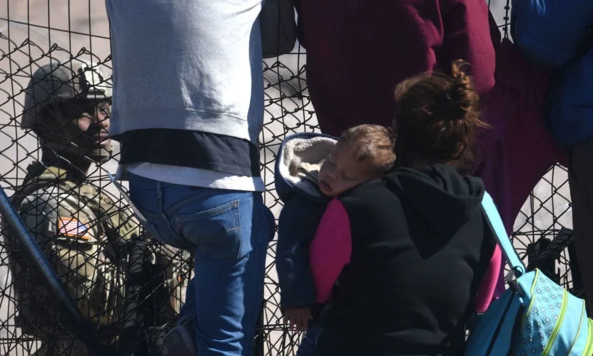 La SRE condenó los operativos llevados a cabo por el ICE en Los Ángeles, California, que resultaron en la detención de migrantes mexicanos.