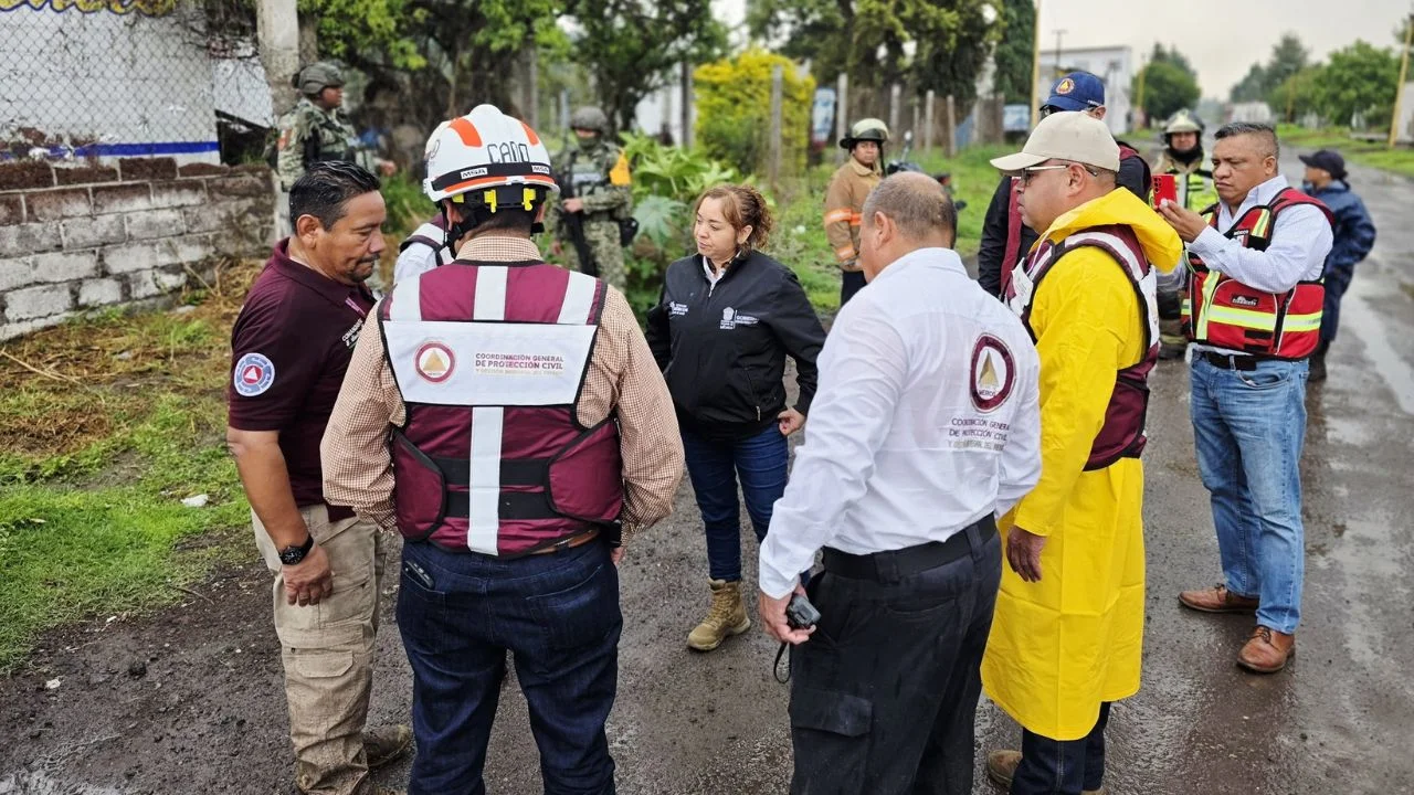 La Coordinación Nacional de Protección Civil informó que, al momento, se registra un fallecido y 19 heridos por la explosión de un polvorín en Tultepec.