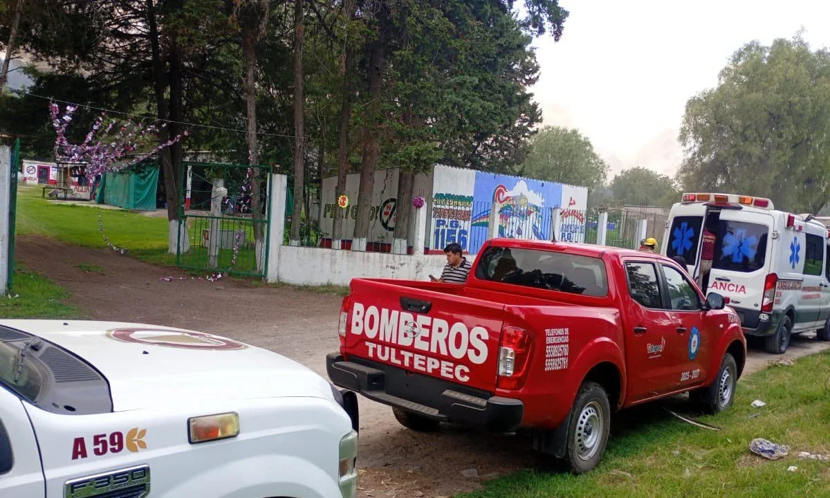 La Coordinación Nacional de Protección Civil informó que, al momento, se registra un fallecido y 19 heridos por la explosión de un polvorín en Tultepec.
