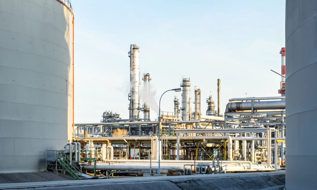 Los ataques a instalaciones nucleares, por el conflicto entre Irán, Israel y EU, desataron respuesta inmediata de mercados petroleros.