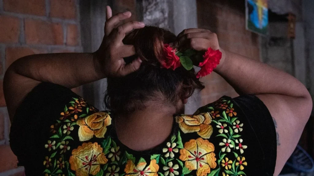 Descubre a los muxes, una comunidad zapoteca de hombres con roles femeninos que viven en el Istmo y están ligados al movimiento LGBT+.