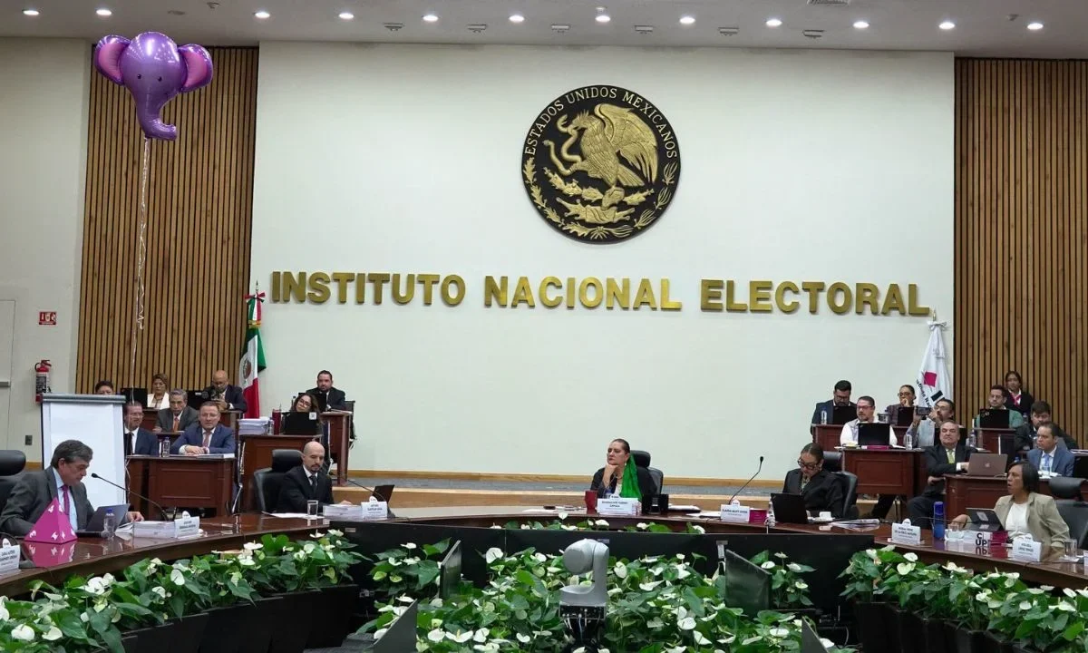 Los consejeros del INE se enfrentaron en sesión por las anomalías en la elección judicial, centrados principalmente en el uso de acordeones.