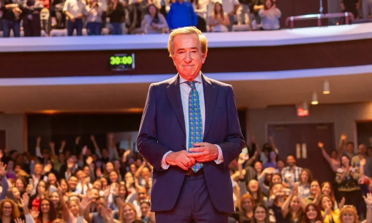 El doctor Rojas es ponente internacional en congresos de psicología, lo que lo ha llevado a varias giras por Latinoamérica.