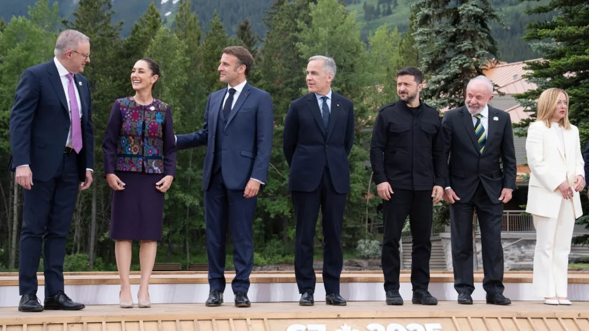La presidenta Claudia Sheinbaum regaló un balón de arte huichol a Mark Carney, primer ministro de Canadá, “porque vamos a tener el próximo año un Mundial compartido