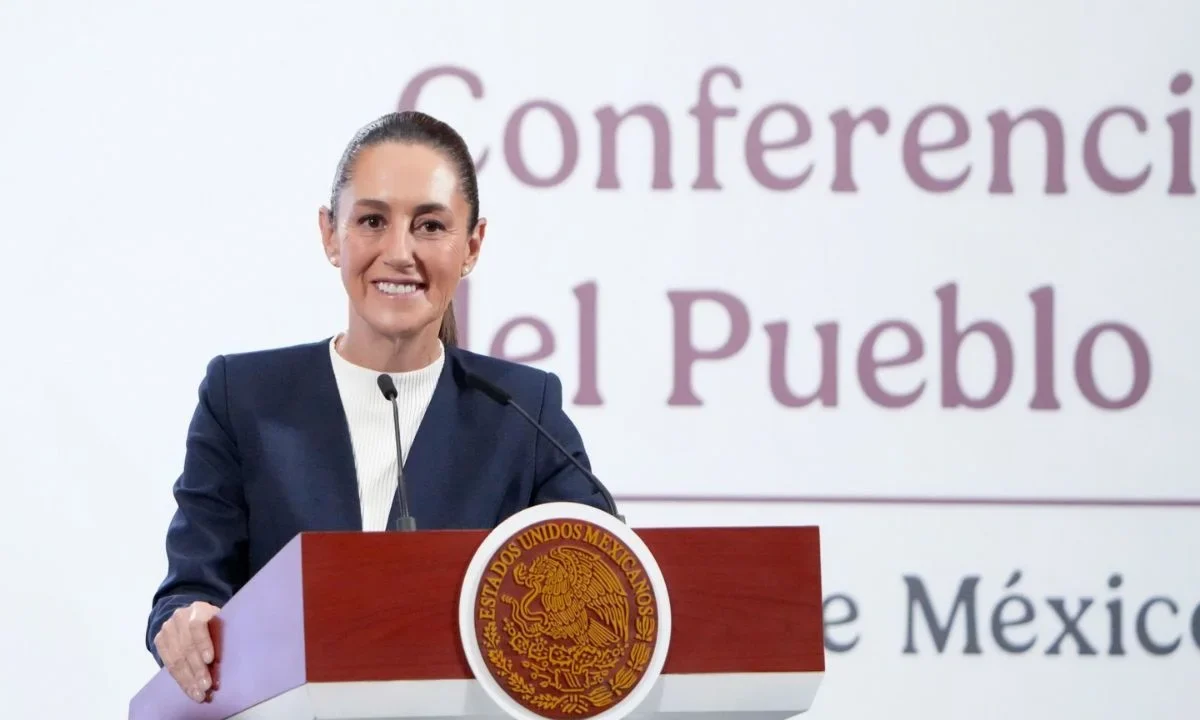 Al asegurar que el Corredor Interoceánico del Istmo de Tehuantepec es un proyecto que aporta al desarrollo económico de todo el país, además de que es un reconocimiento al sureste mexicano, la presidenta de México, Claudia Sheinbaum señaló que se trata de una alternativa al canal de Panamá.