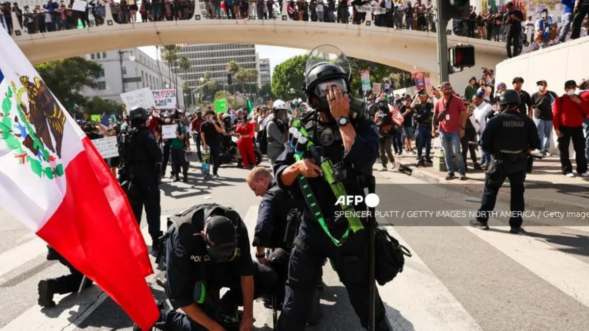 Famosos mexicanos están en la mira de sus connacionales en redes sociales por la escasa reacción ante las redadas migratorias en EU.