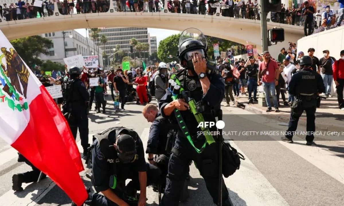 Famosos mexicanos están en la mira de sus connacionales en redes sociales por la escasa reacción ante las redadas migratorias en EU.