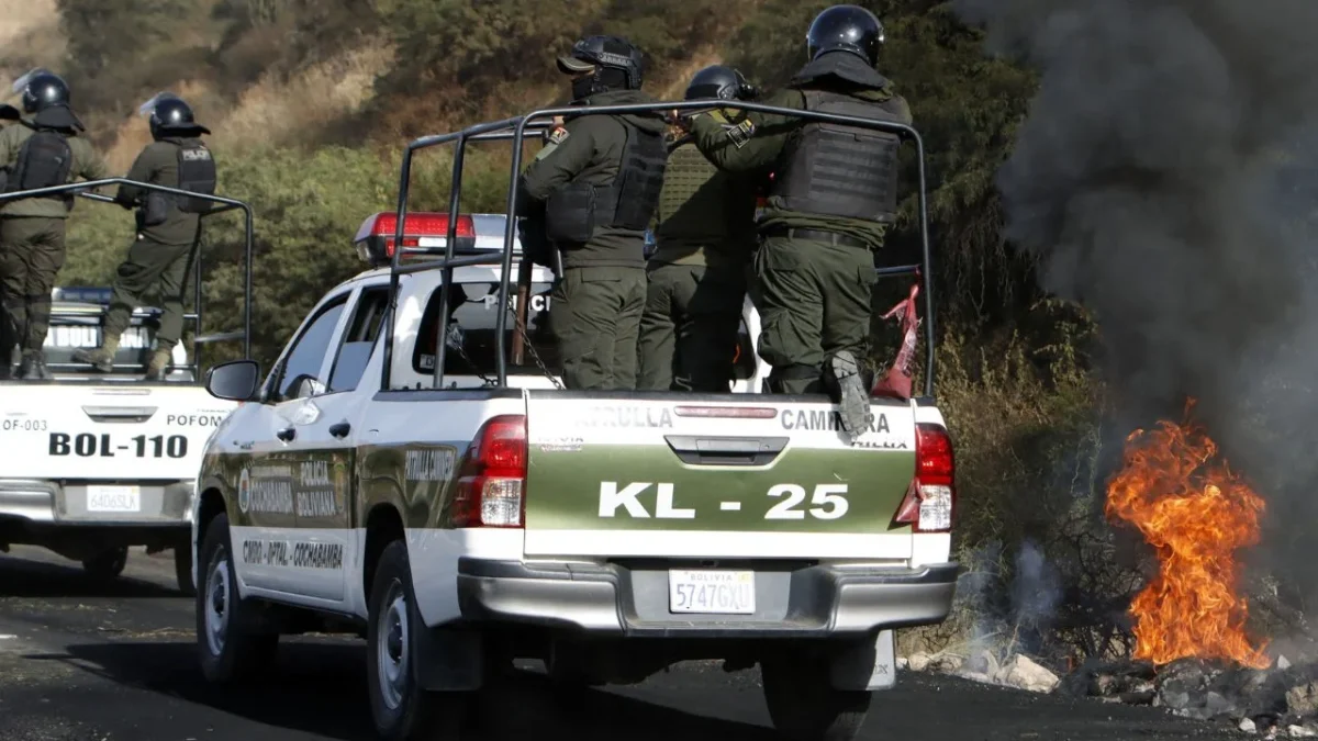 Un cuarto policía falleció en Bolivia durante los enfrentamientos con partidarios del expresidente Evo Morales que bloquean carreteras desde hace 11 días, informó este jueves el gobierno.