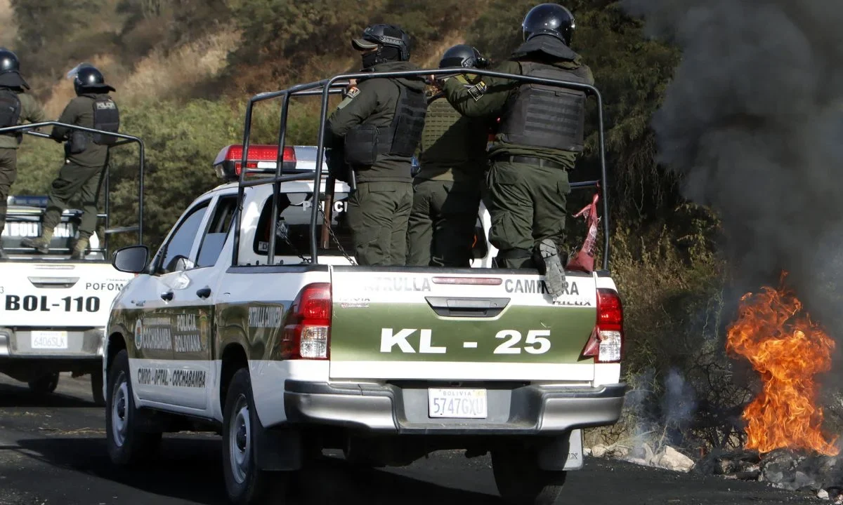 Un cuarto policía falleció en Bolivia durante los enfrentamientos con partidarios del expresidente Evo Morales que bloquean carreteras desde hace 11 días, informó este jueves el gobierno.