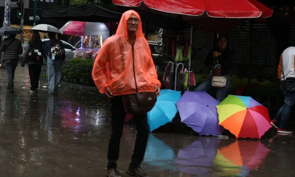 La SGIRPC activó alertas amarilla y naranja para 12 alcaldías por lluvia fuerte para la tarde y noche de este sábado 28 de junio en CDMX.