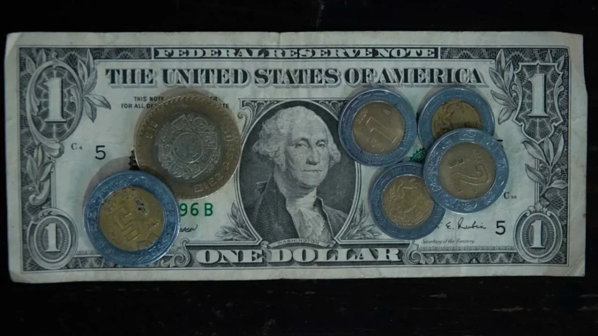 El peso mexicano cerró la sesión con una apreciación de 0.18% o 3.4 centavos, cotizando alrededor de 19.14 pesos por dólar.