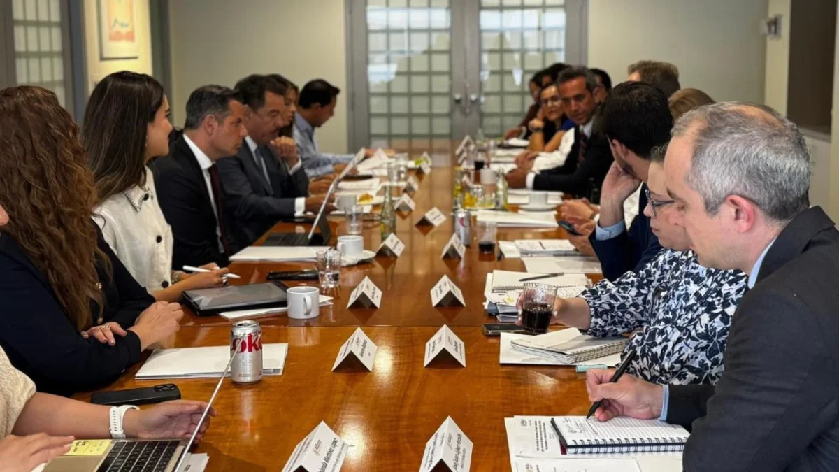 Delegación de senadores afina agenda en Washington para evitar el impuesto a remesas promovida por el gobierno de Trump.