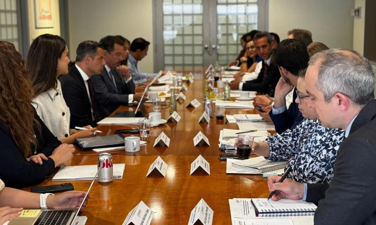 Delegación de senadores afina agenda en Washington para evitar el impuesto a remesas promovida por el gobierno de Trump.