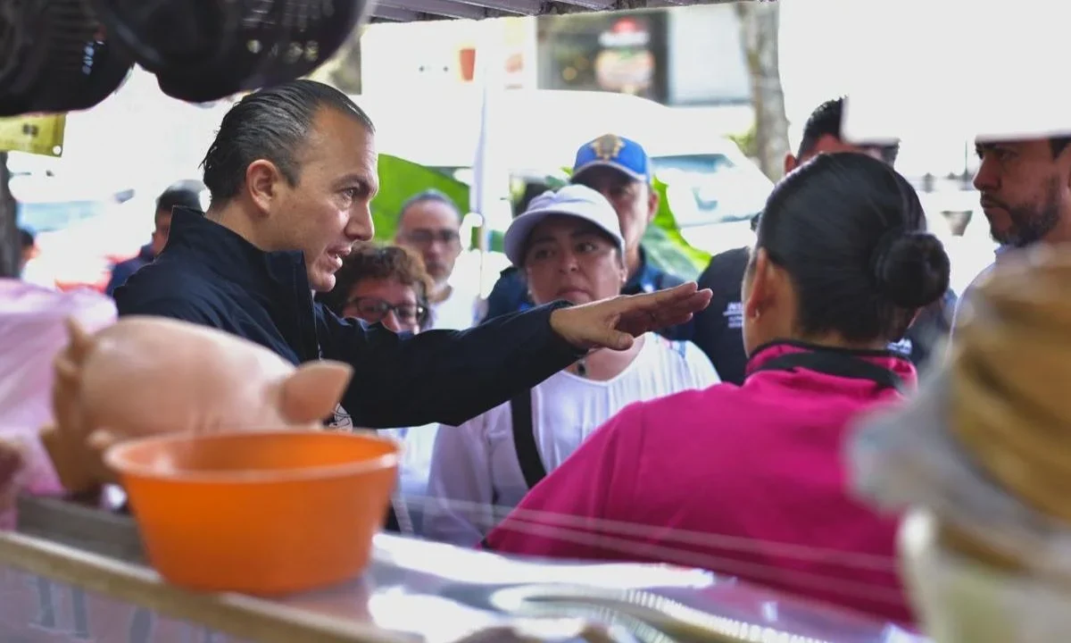 El alcalde Carlos Orvañanos pidió a los comerciantes de Cuajimalpa no caer en extorsiones y denunciarlas, luego de recibir varias quejas.