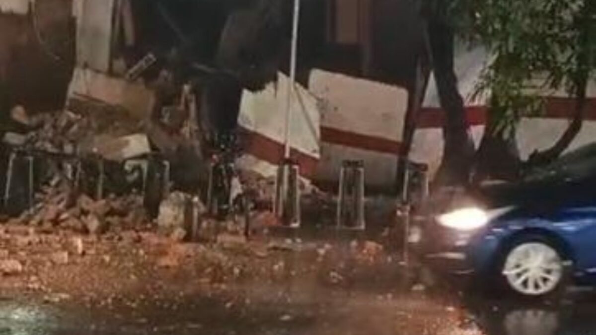 Se desploma barda de un edificio en presunto abandono en la colonia Roma Norte, CDMX.