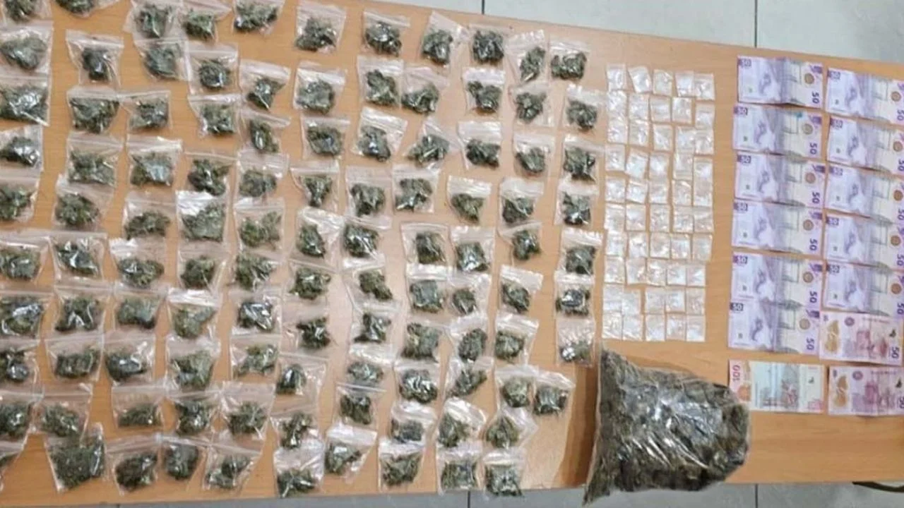 Policías de la SSC de la CDMX detuvieron a Alejandro "N", "El Macetas", presunto miembro de la Unión Tepito dedicado a la venta de droga.