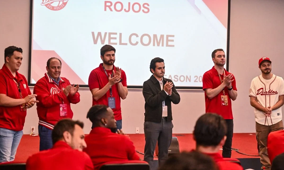 El entrenador de los Diablos Rojos señala que la liga debería adoptar estrategias para captar más talento nacional
