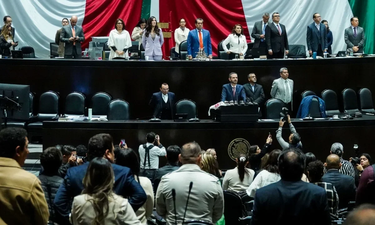 Diputados reciben minutas del Senado sobre competencia y telecomunicaciones.