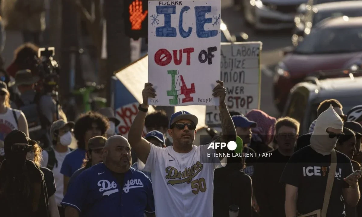 En respuesta a las redadas migratorias en Los Ángeles el equipo de los Dodgers anunció un apoyo de un millón de dólares para inmigrantes.