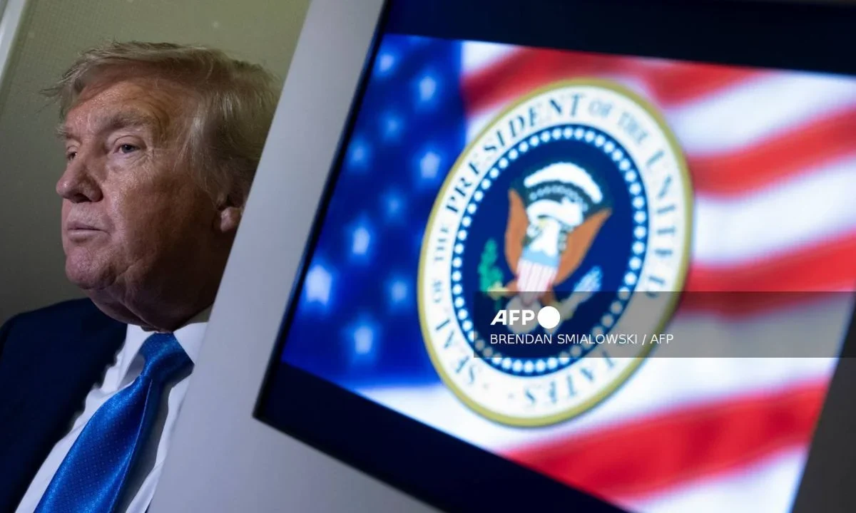 Donald Trump señala que "por el momento" no eliminará al líder de Irán