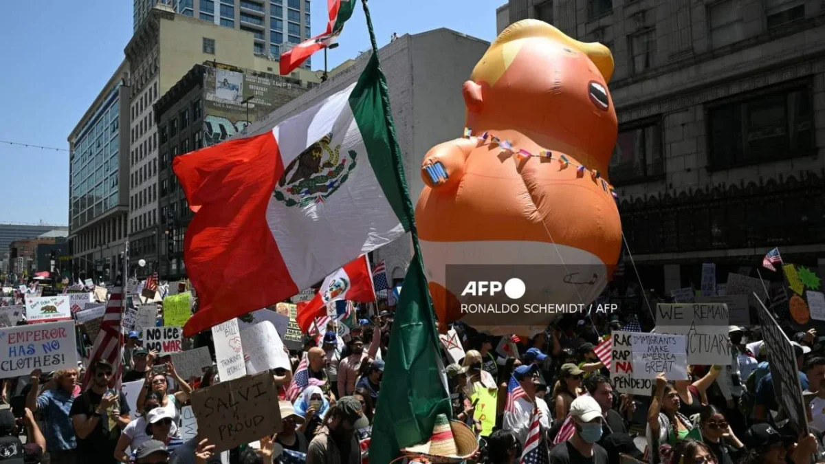 "¡Donald Trump tiene que irse!", gritó una muchedumbre en Nueva York, en una de las muchas protestas de este sábado.