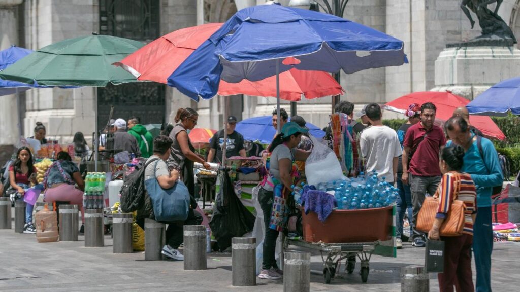 Al último trimestre de 2024, la economía informal generó 6.1 billones de pesos, según el Inegi.