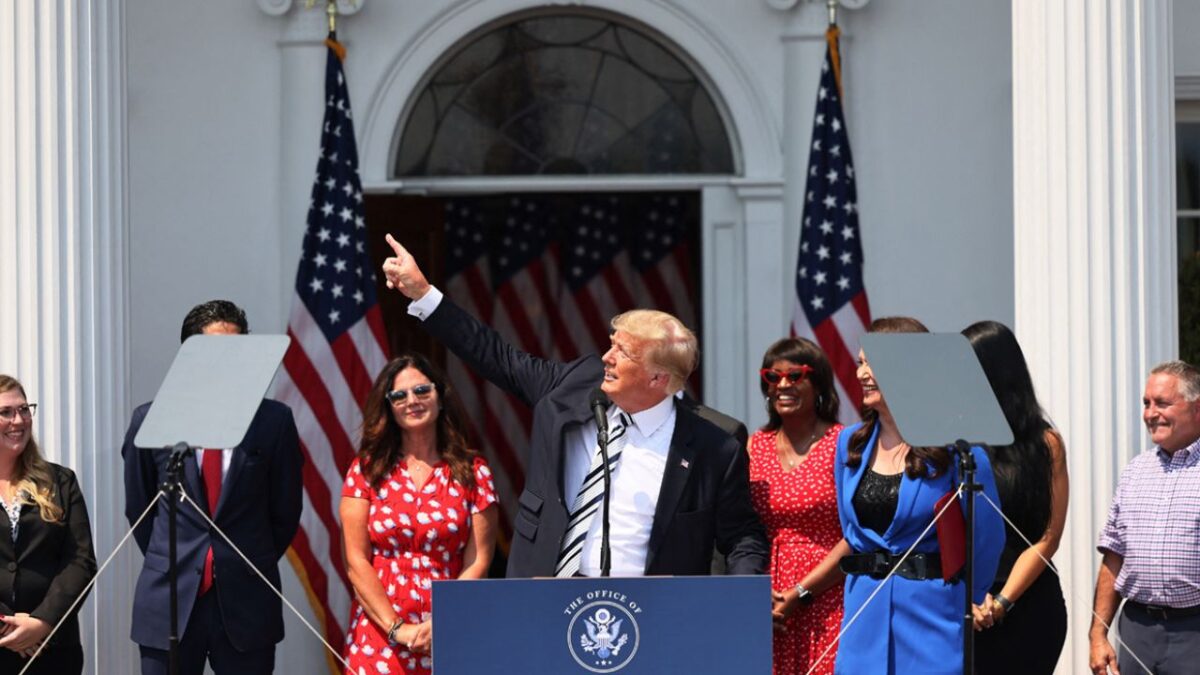 Las remesas que provienen casi en su totalidad de migrantes mexicanos en Estados Unidos, se desplomaron 12.1% a tasa anual.
