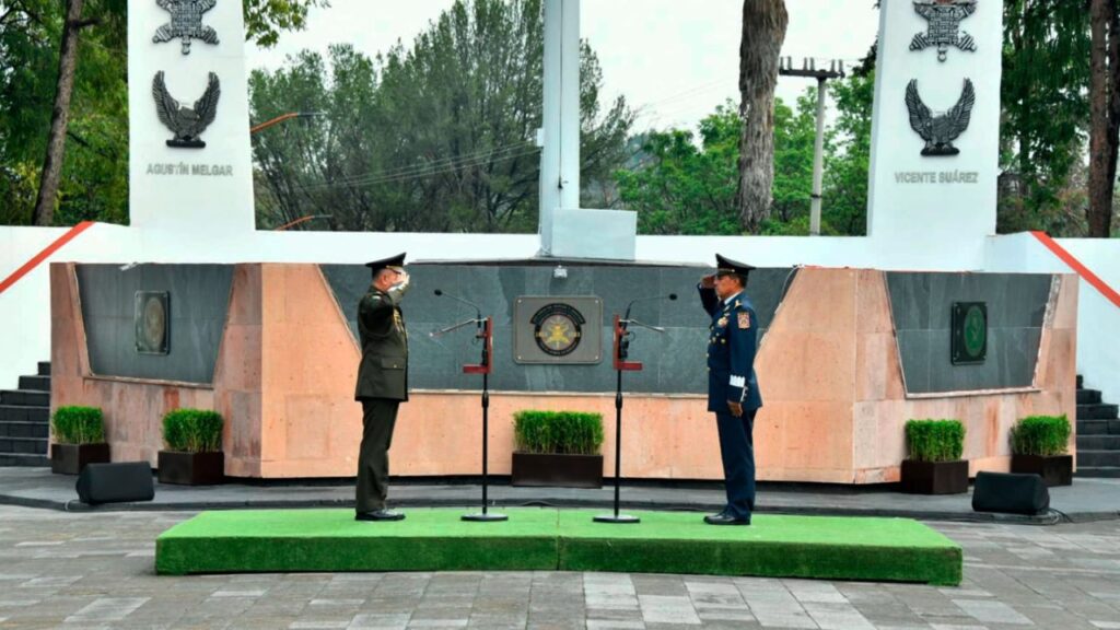 El general Arturo Coronel rinde protesta como comandante de la Fuerza Aérea. Noticias en tiempo real