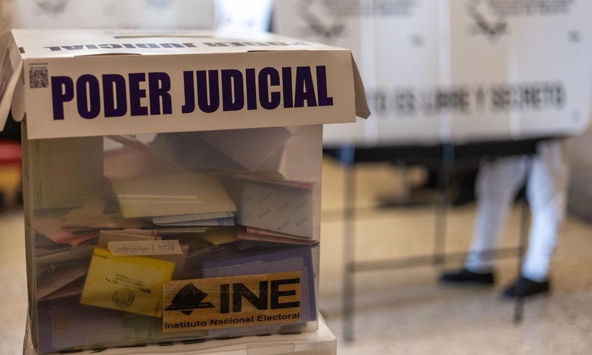 Al corte de las 10:51 horas, el Instituto Electoral de la Ciudad de México (IECM) reportó el avance del cien por ciento en la instalación de 6 mil 134 casillas seccionales únicas para la elección judicial local.