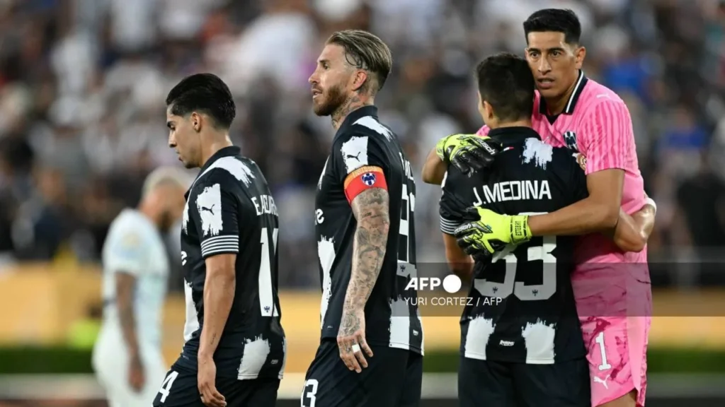 El portero Esteban Andrada fue pieza clave para que Rayados empatara sin goles ante River Plate.