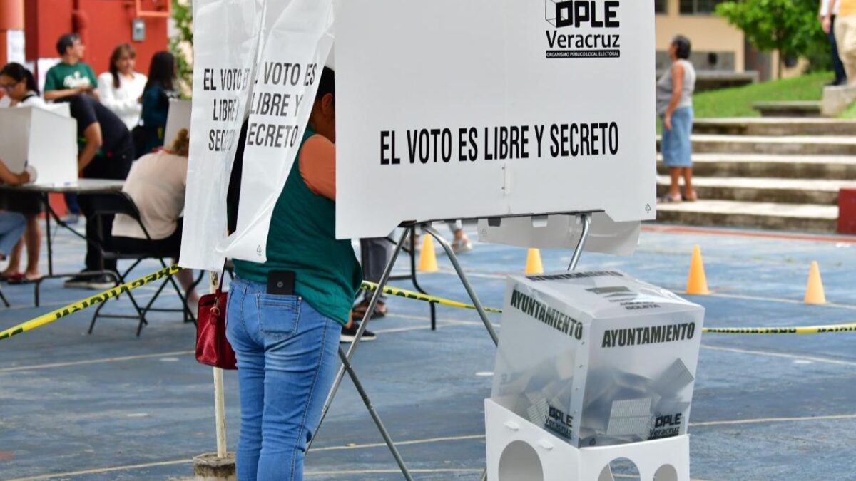 Los veracruzanos acudieron a las urnas para emitir su preferencia electoral. Al final de la jornada, los partidos celebraron “sus triunfos.