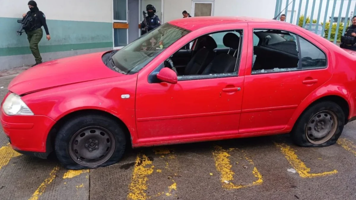 Grupos antagónicos del crimen organizado protagonizaron una serie de tiroteos en diversos puntos de Zitácuaro, Michoacán, lo que dejó como saldo la muerte de un menor y su madre y hermana heridas por impactos de bala.