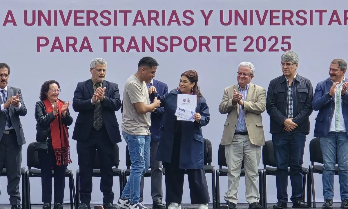 La jefa de Gobierno, Clara Brugada, encabezó la dispersión de 10 mil apoyos para transporte de estudiantes universitarios, con lo que suman 55 mil beneficiarios a la fecha.