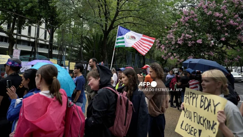 Estadounidenses marchan en México contra redadas en Los Ángeles. Noticias en tiempo real