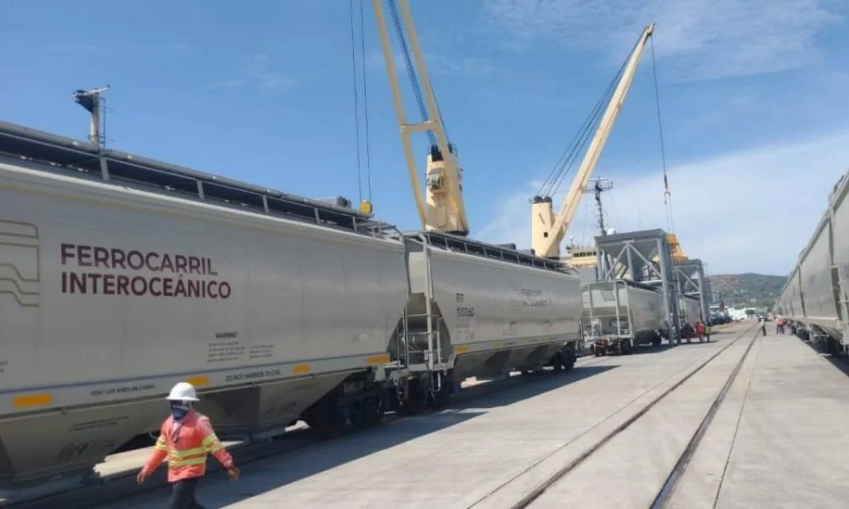 Conoce a detalle lo que el Ferrocarril Interoceánico del Istmo aporta en beneficios del transporte de carga del Pácífico al Golfo de México.