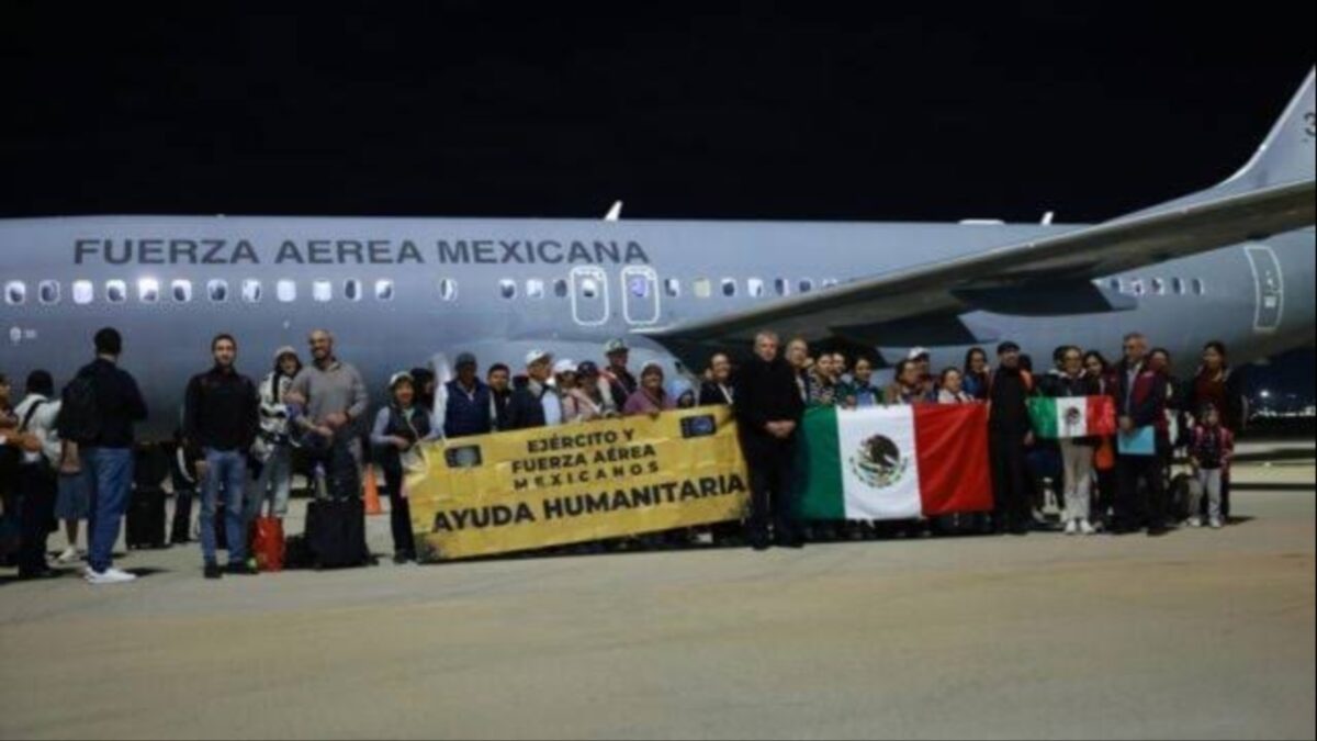 Connacionales salen de zona de guerra