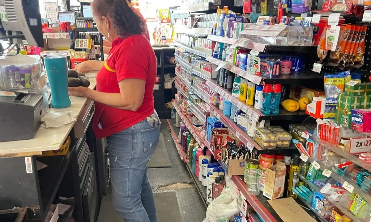 En el Oxxo de avenida Fonatur los trabajadores desconocen el derecho al que tienen acceso con la nueva legislación.