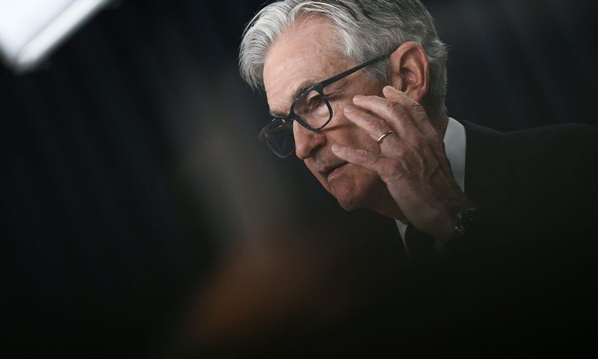 Una gobernadora de la Fed advirtió que los aranceles de Trump y los cambios comerciales de E.U. podrían frenar la baja de la inflación.