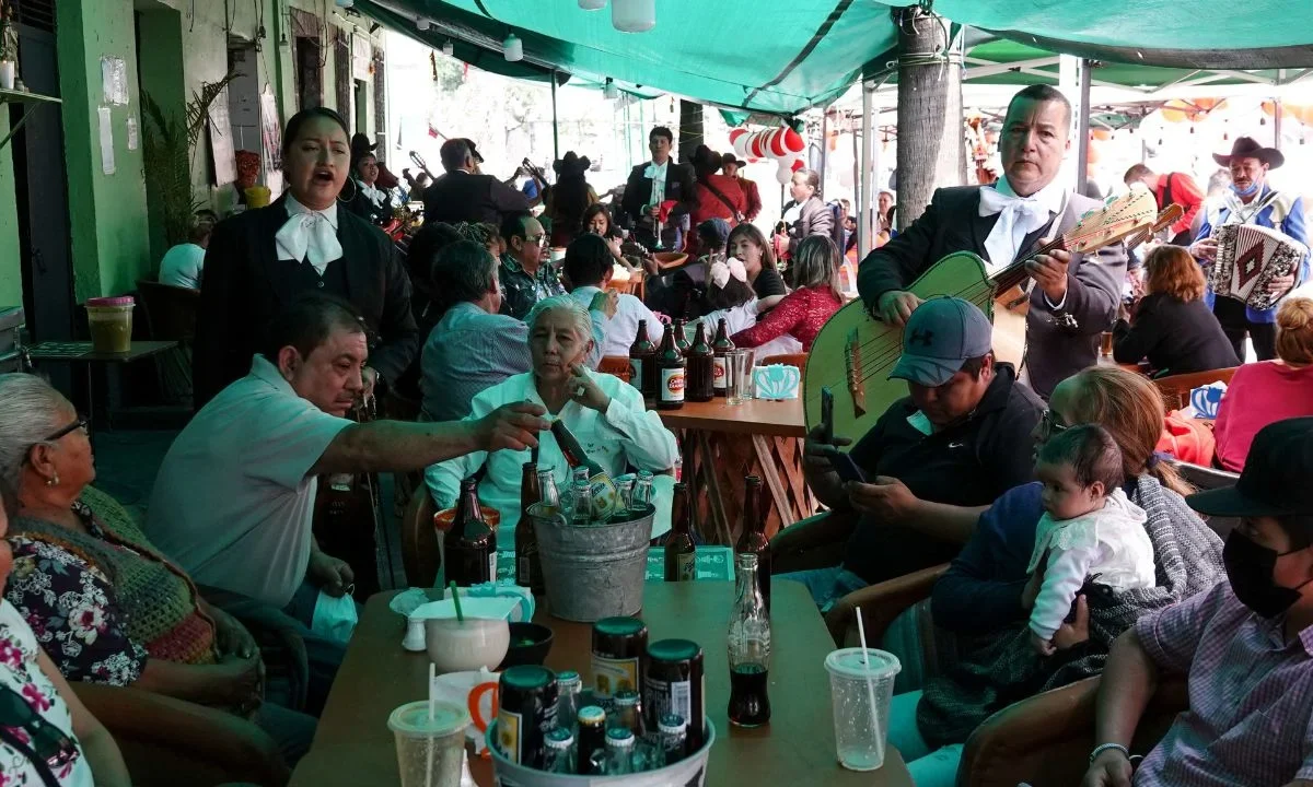 Los mexicanos prefieren regalos prácticos y funcionales para el Día del Padre, siendo las prendas de vestir, como zapatos, camisas.